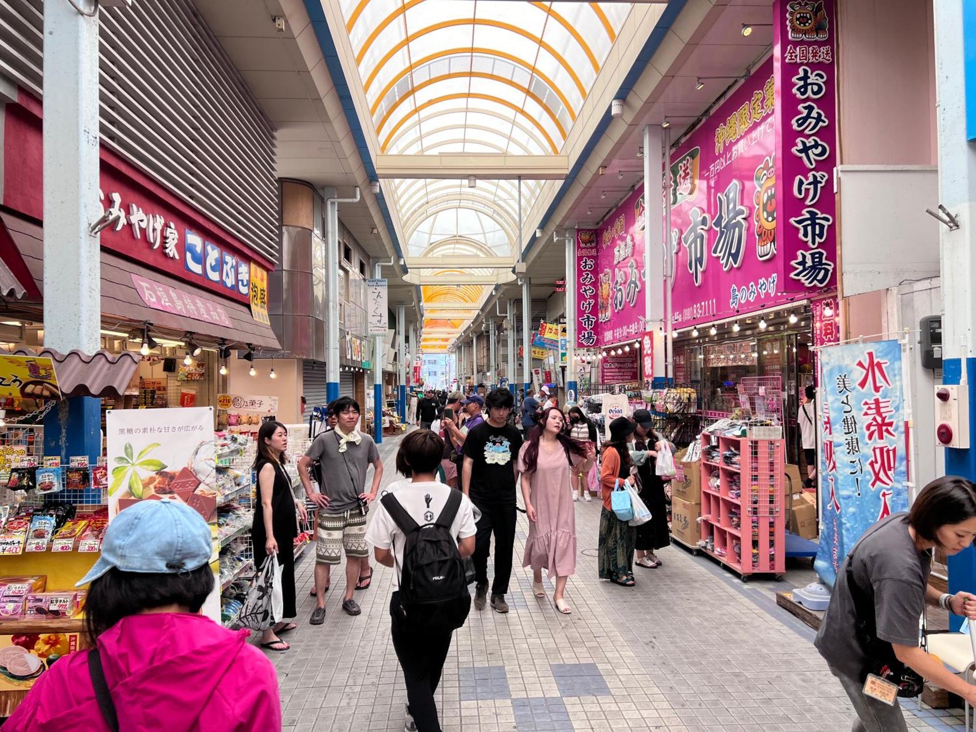 石垣島グループの宿 2216 にじいろ ユーグレナモール内 Ishigaki  Bagian luar foto