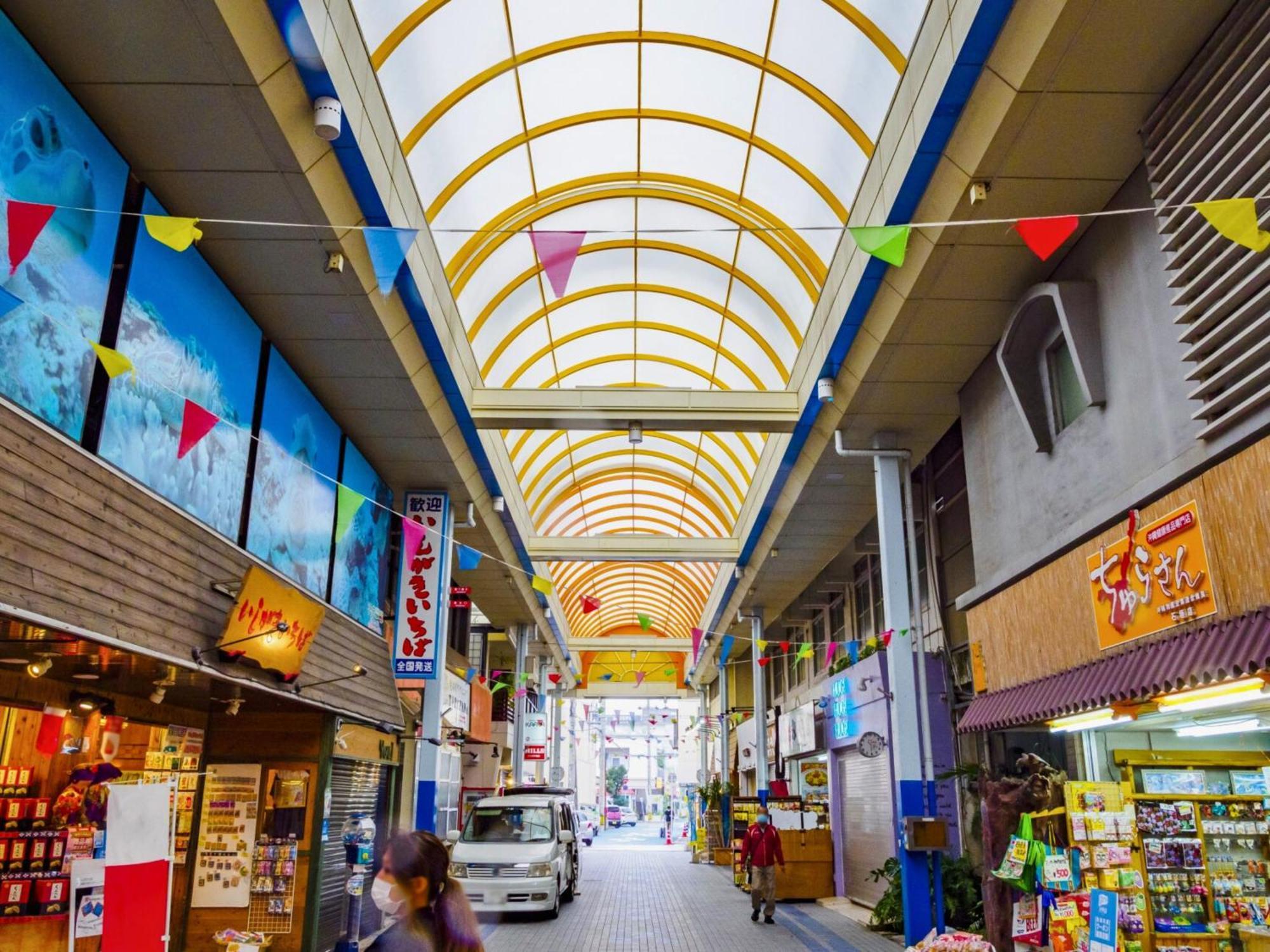 石垣島グループの宿 2216 にじいろ ユーグレナモール内 Ishigaki  Bagian luar foto