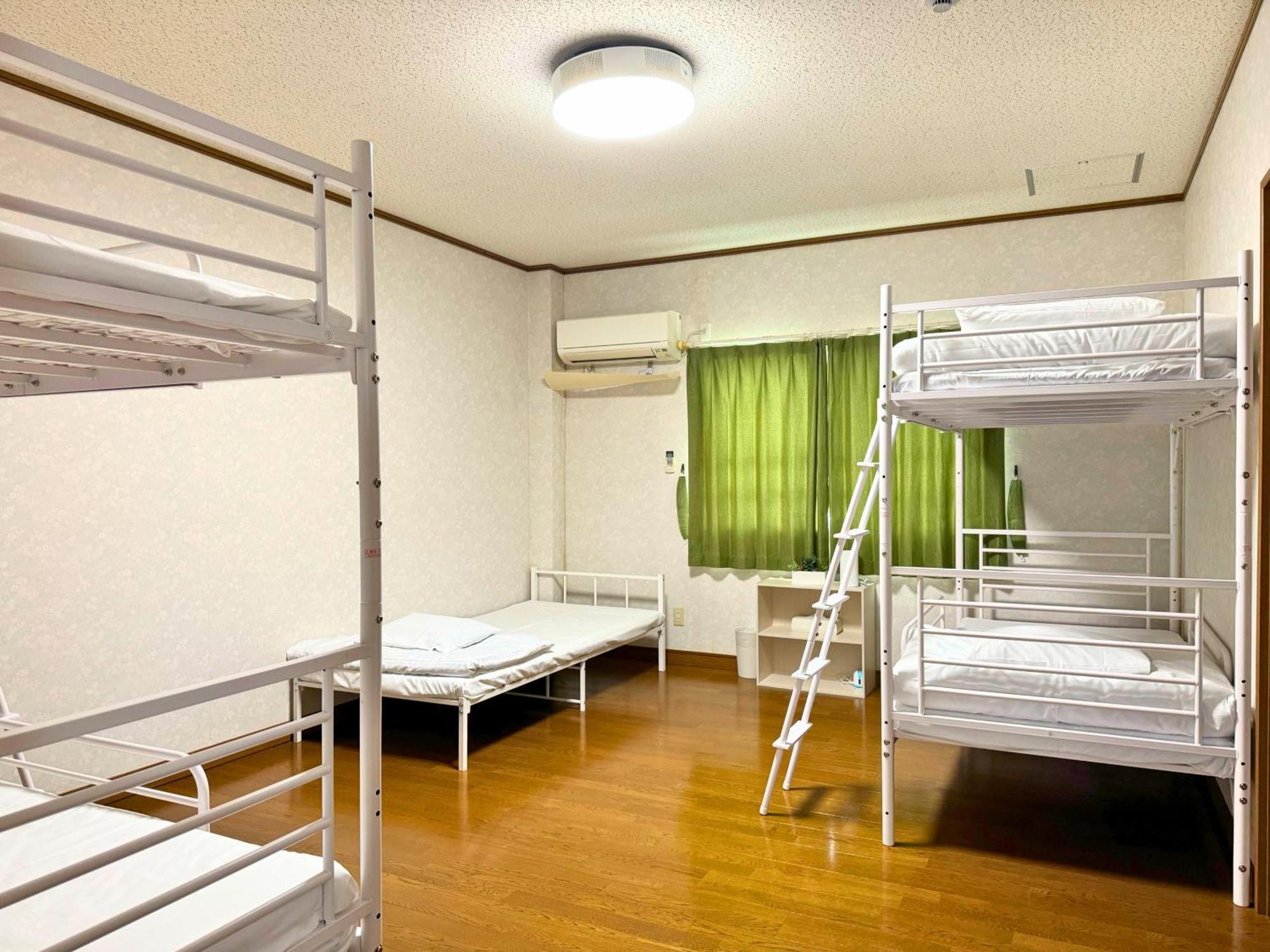 石垣島グループの宿 2216 にじいろ ユーグレナモール内 Ishigaki  Bagian luar foto