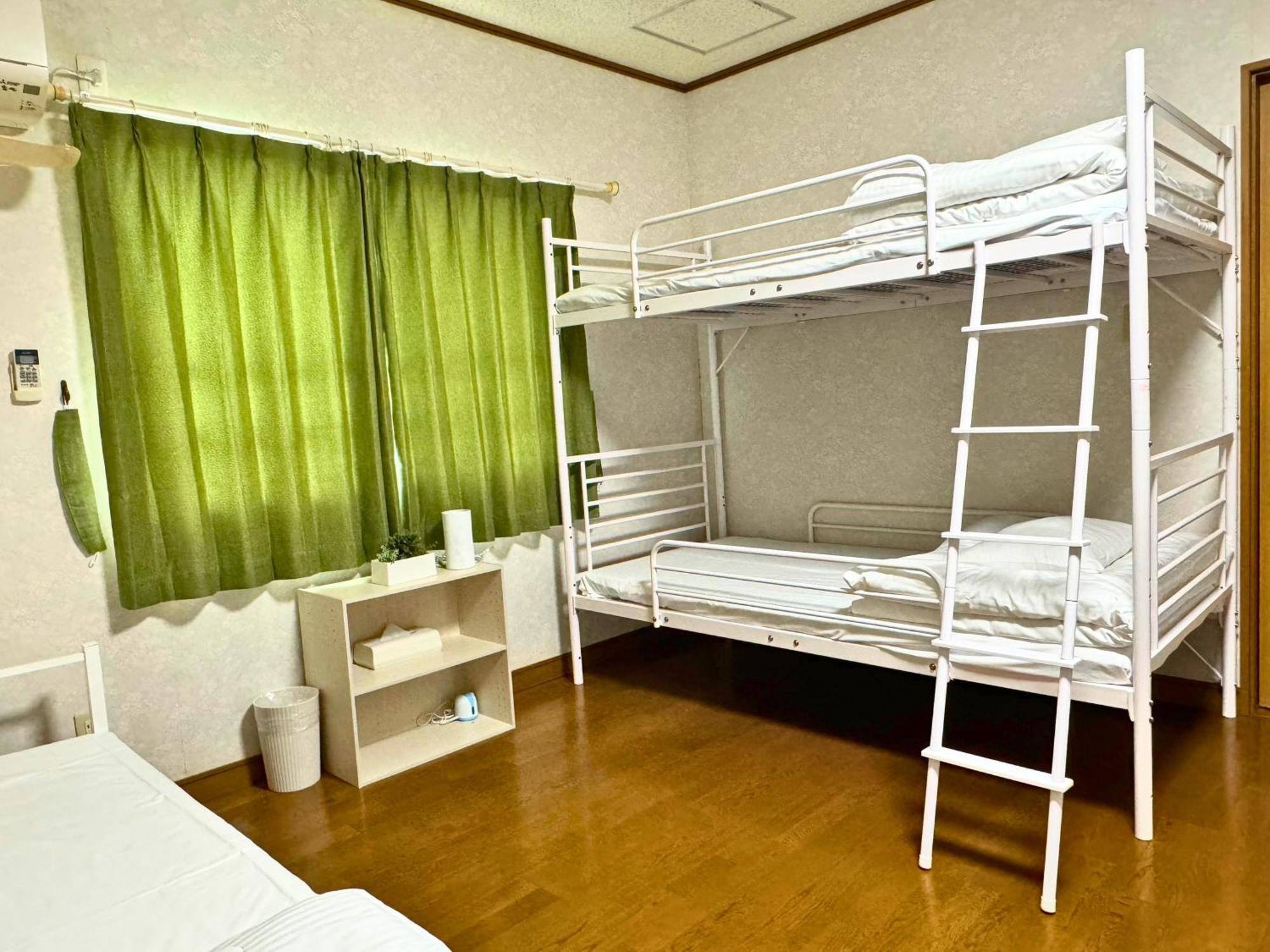 石垣島グループの宿 2216 にじいろ ユーグレナモール内 Ishigaki  Bagian luar foto